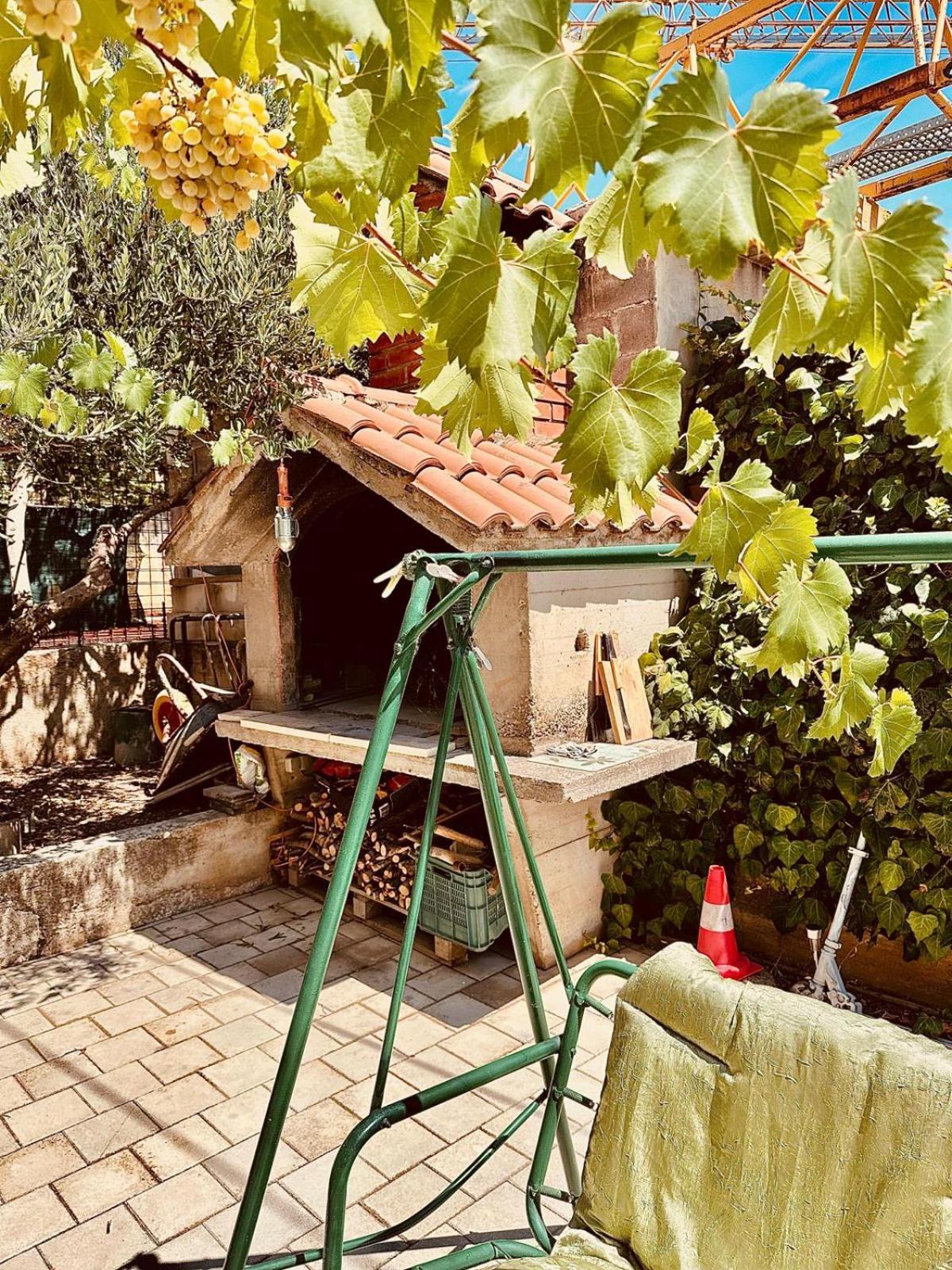Charming Carmen Apartment Kastela Exterior photo