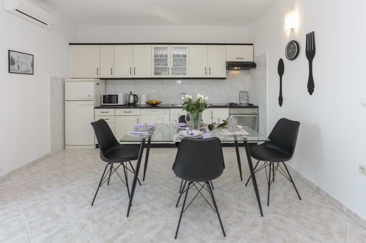 Charming Carmen Apartment Kastela Exterior photo
