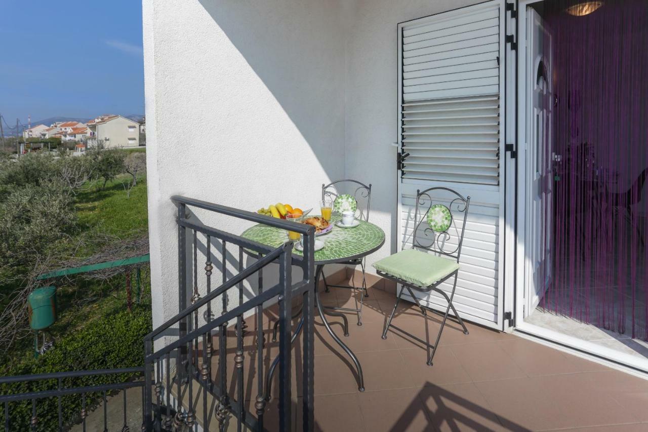Charming Carmen Apartment Kastela Exterior photo